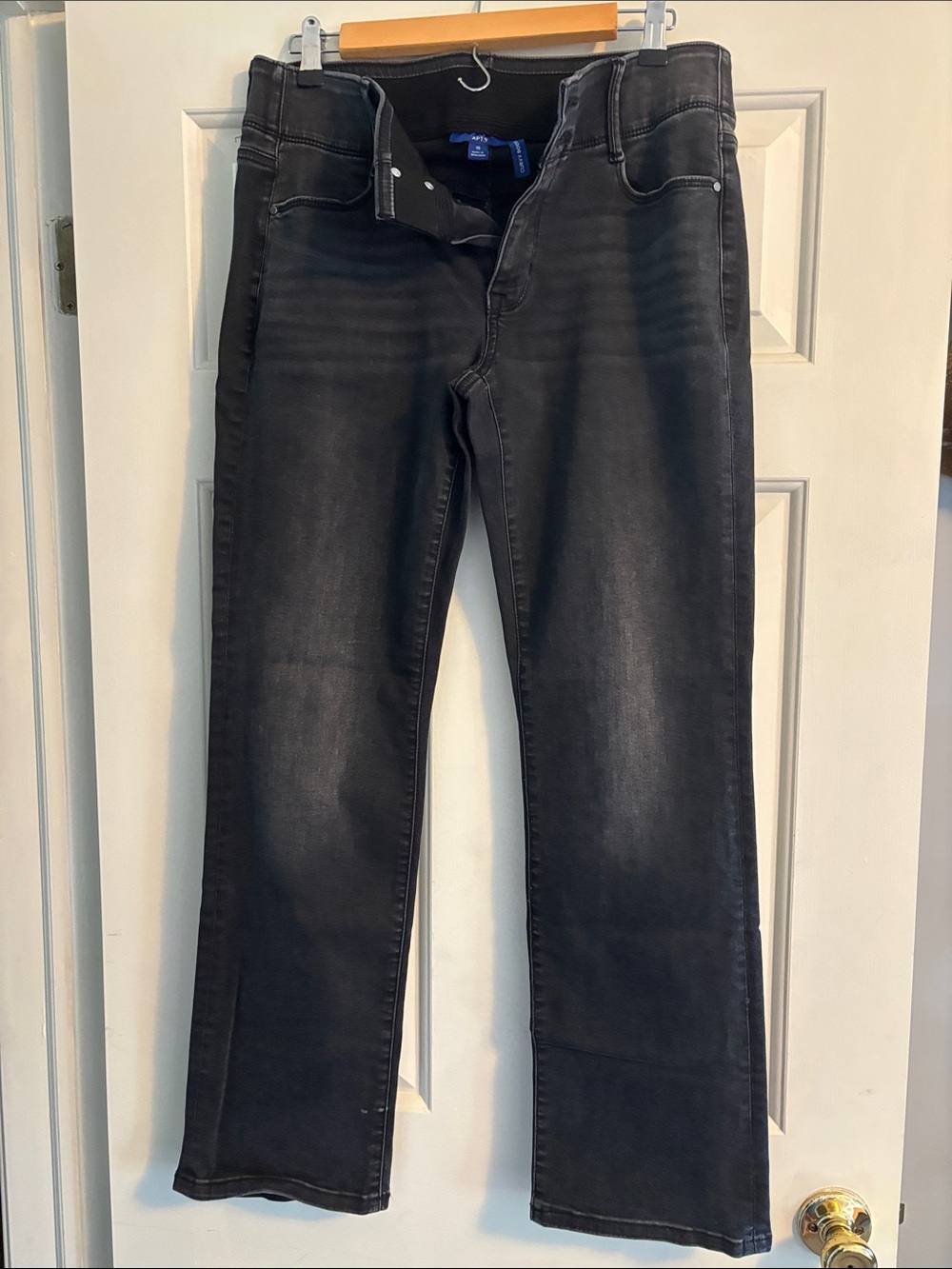 Apt. 9 Women’s Black Curvy Fit  Jeans 10R
